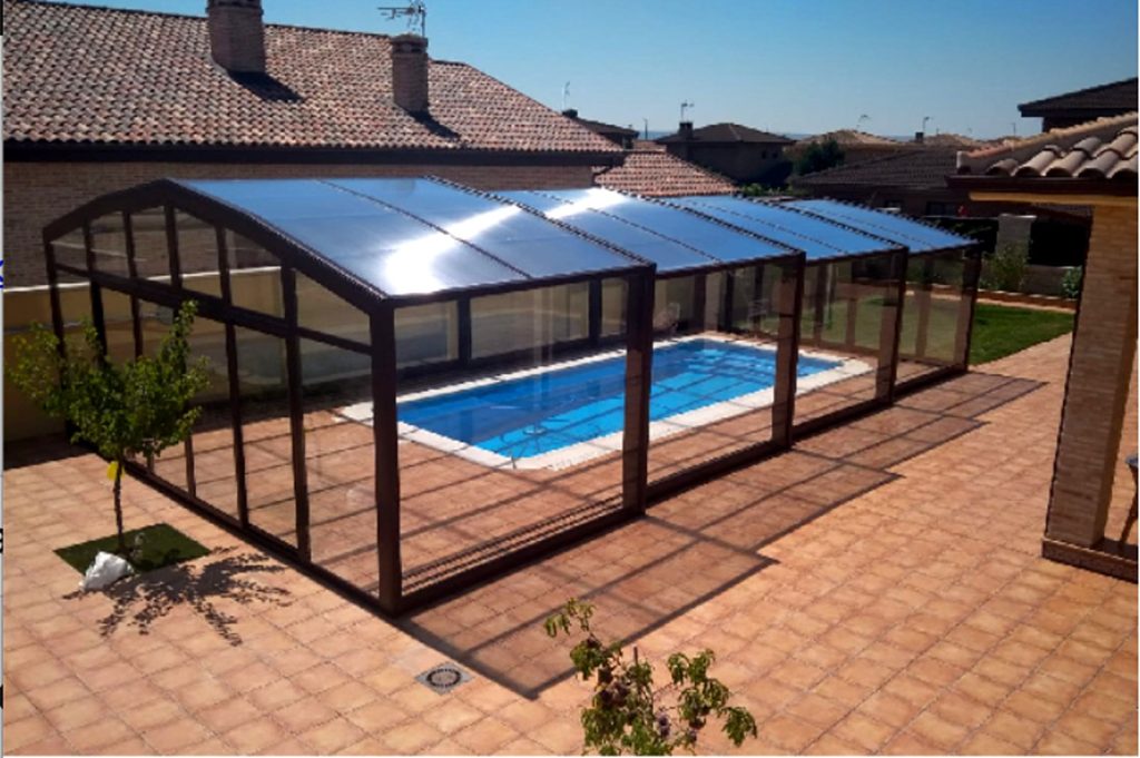 Cubierta alta telescópica para piscina de Cubrima